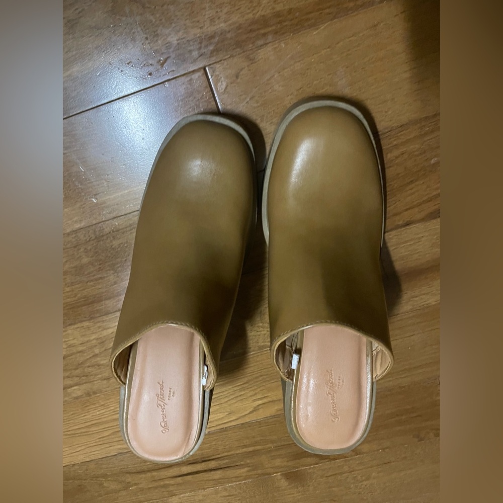 NWOT Women's Tess Platform Mule Heels - Universal Thread Tan 8 - Picture 5 of 8